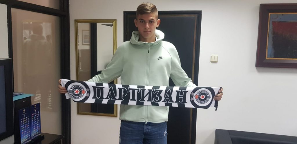[:SR]Stefan Nikolić potpisao profesionalni ugovor sa Partizanom![:]
