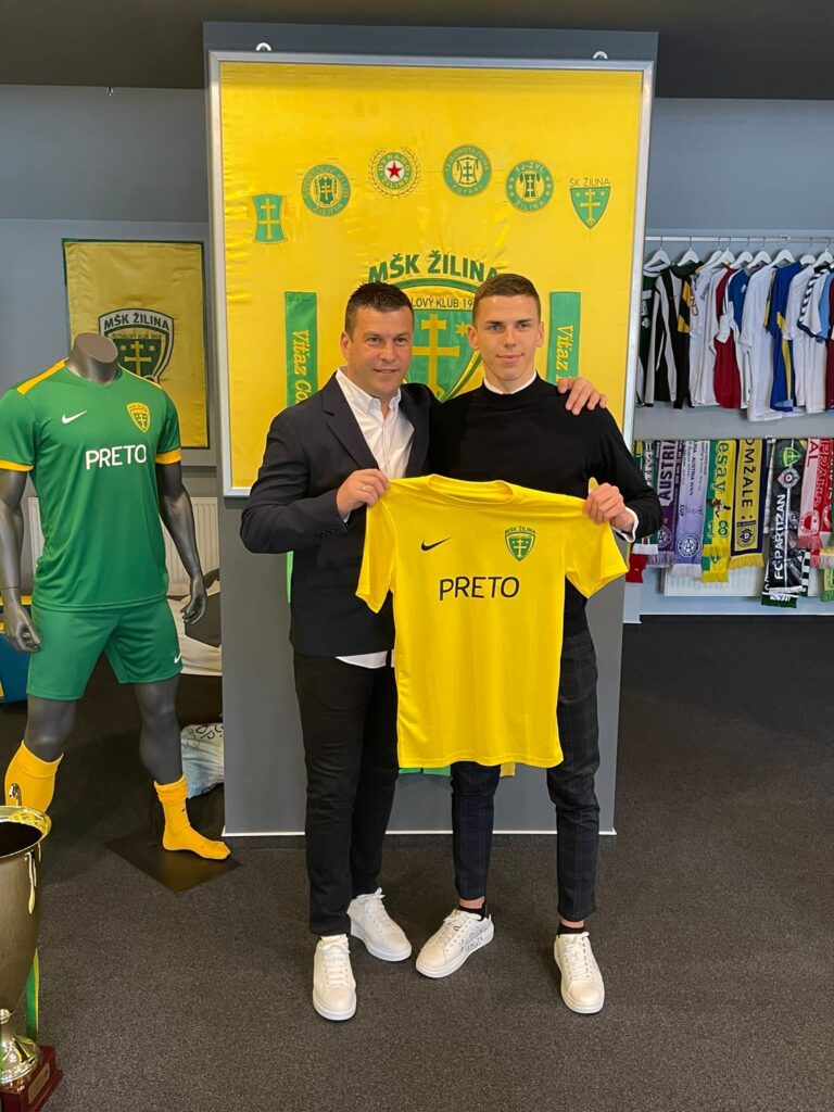 [:SR]Andrej Stojčevski potpisao za Žilinu…[:]